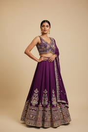 Pose 1 - Three quarter turn with dupatta