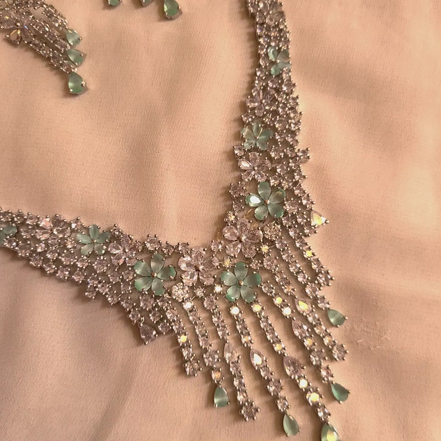 Load video: Sparkling Green Diamond Look Necklace Set