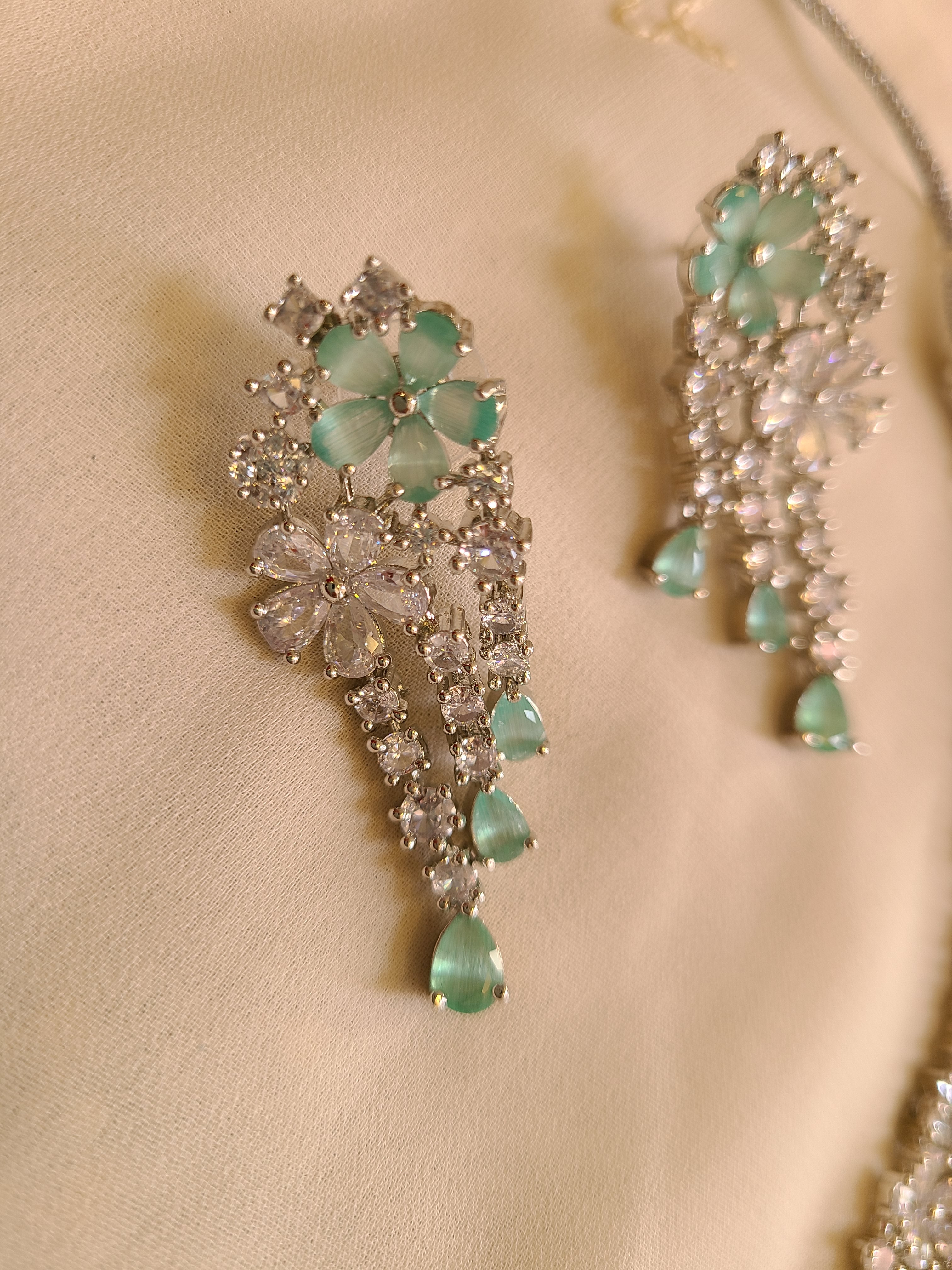 Sparkling Green Diamond Look Necklace Set