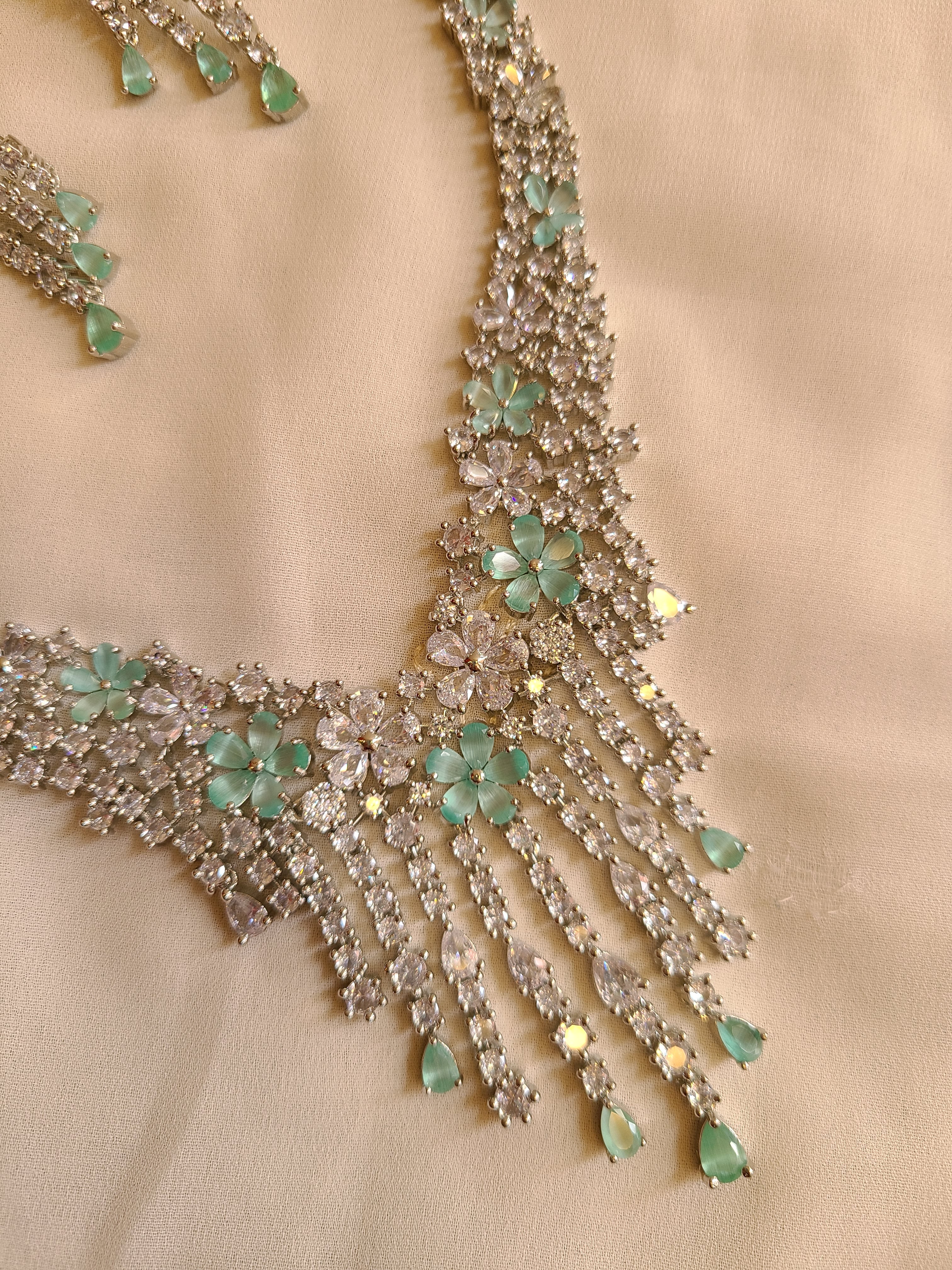 Sparkling Green Diamond Look Necklace Set