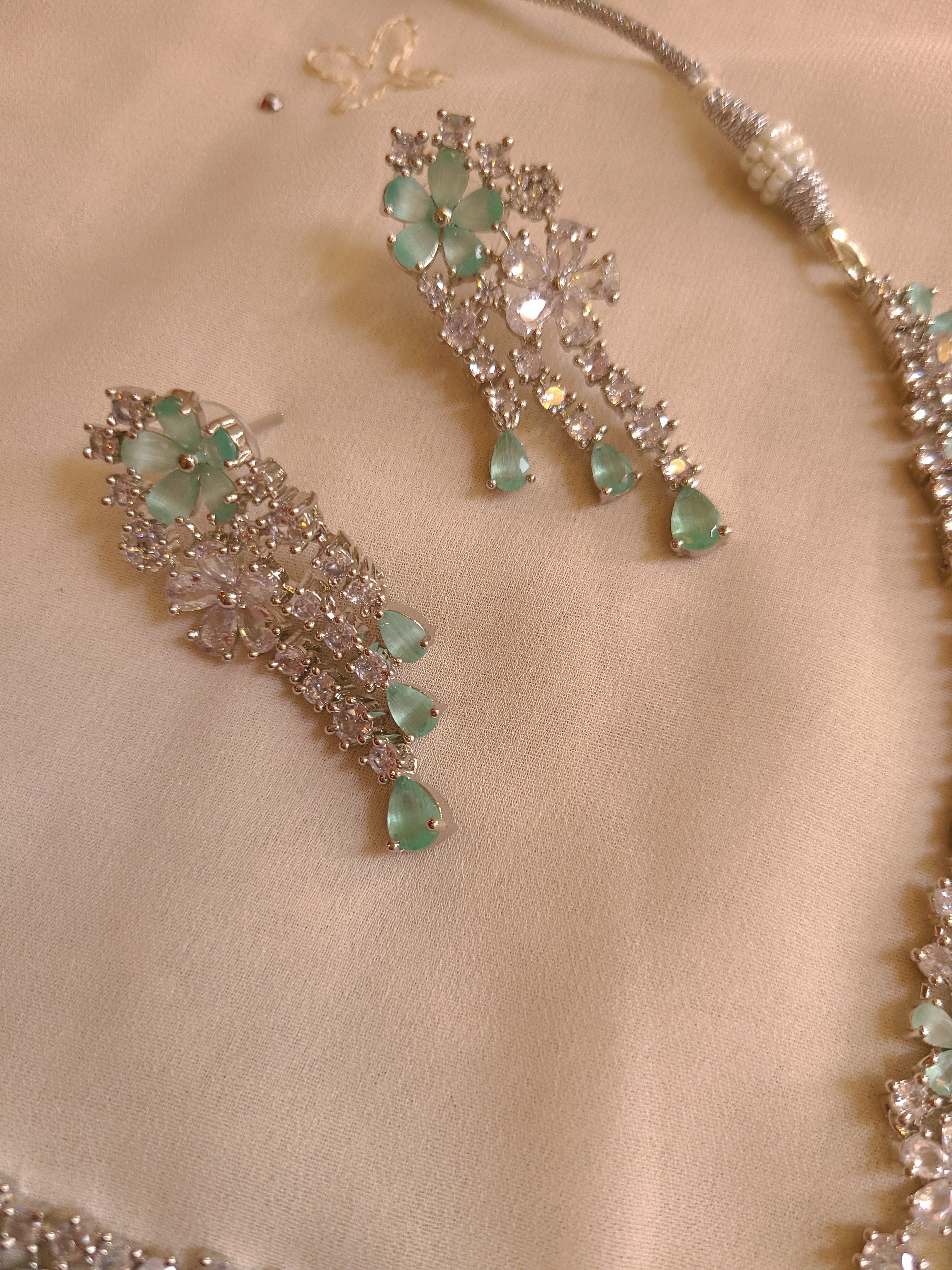 Sparkling Green Diamond Look Necklace Set