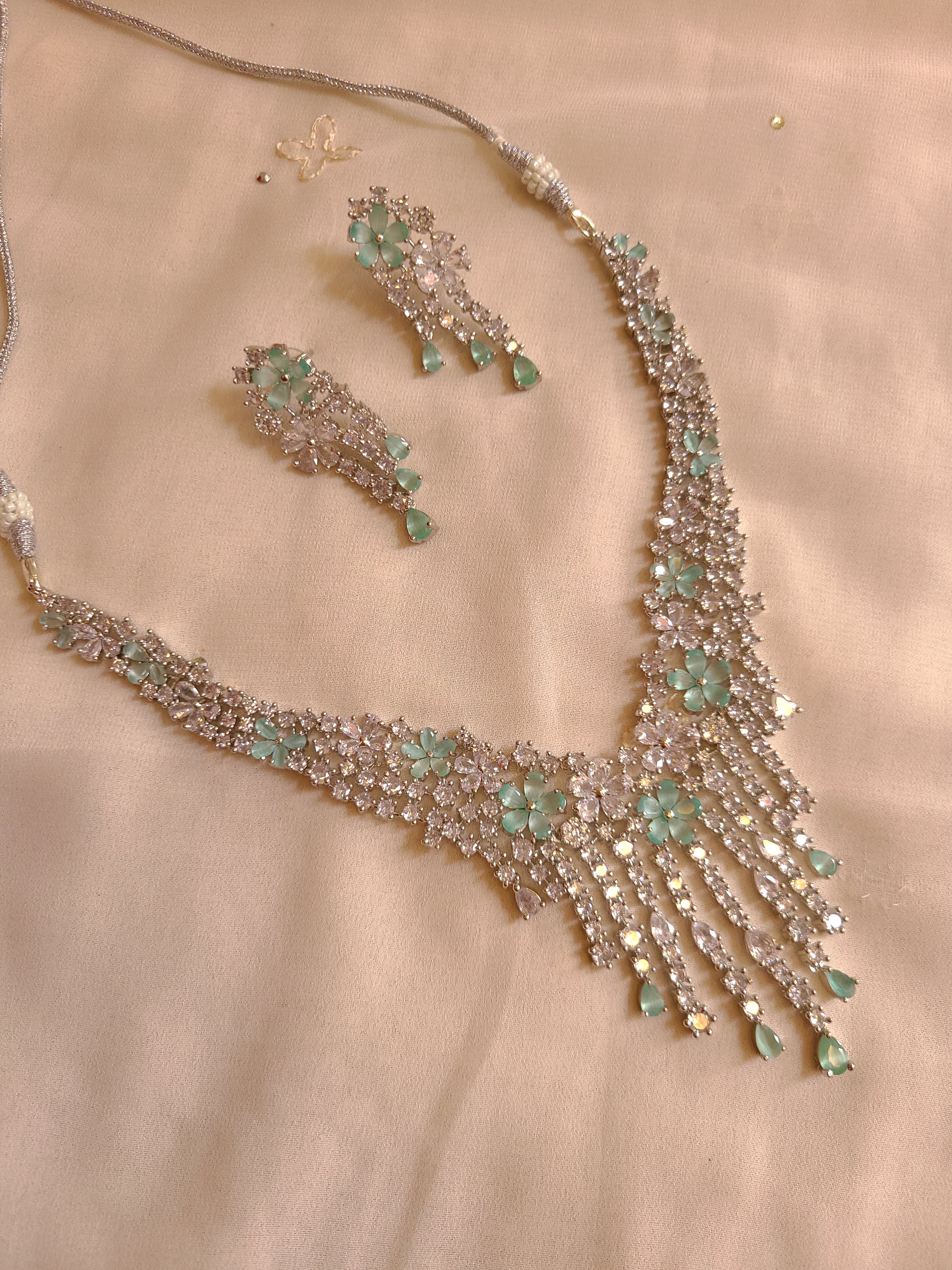 Sparkling Green Diamond Look Necklace Set